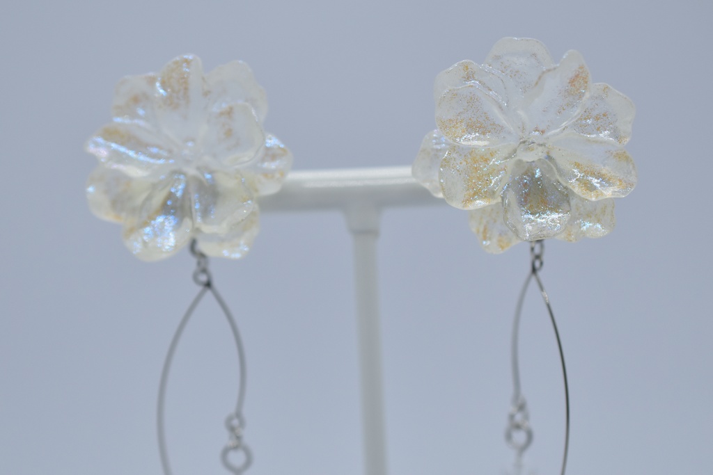 【再販不可】エルピスの花(クリアホワイト) イメージピアス・イヤリング