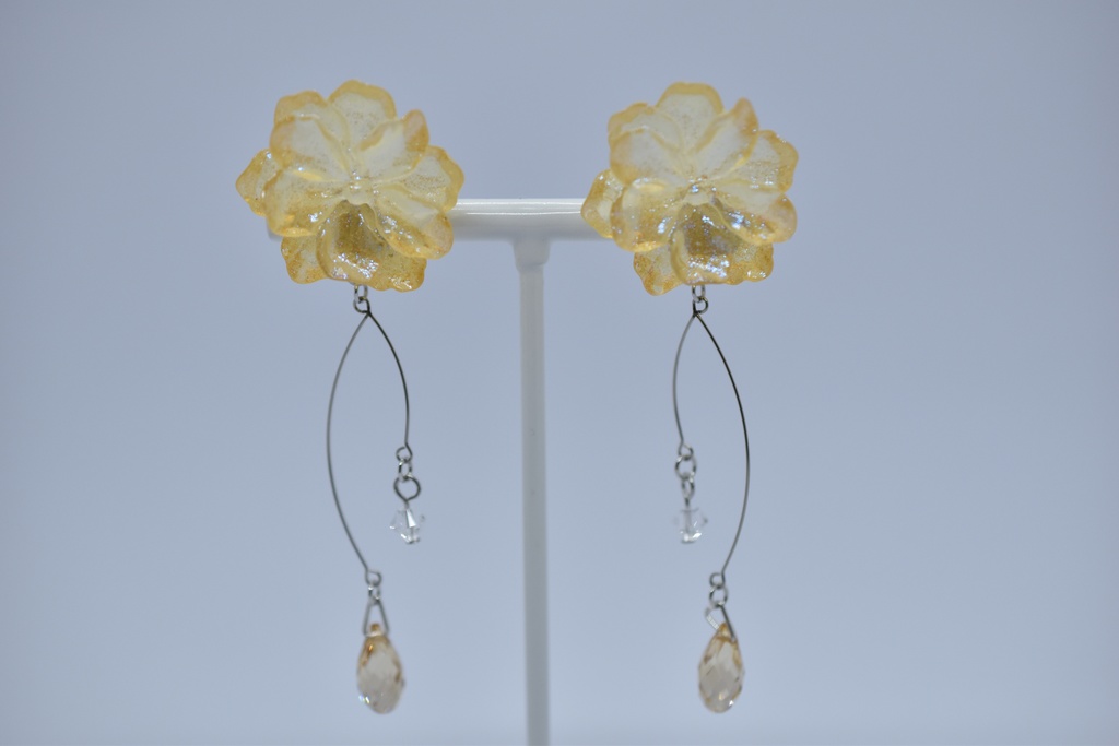 【再販不可】エルピスの花(バターイエロー) イメージピアス・イヤリング