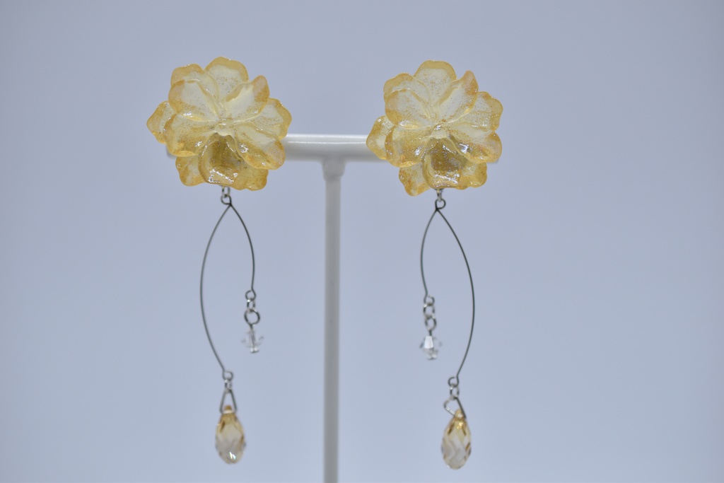 【再販不可】エルピスの花(バターイエロー) イメージピアス・イヤリング