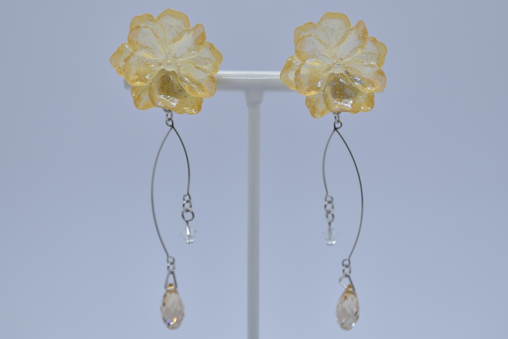 【再販不可】エルピスの花(バターイエロー) イメージピアス・イヤリング