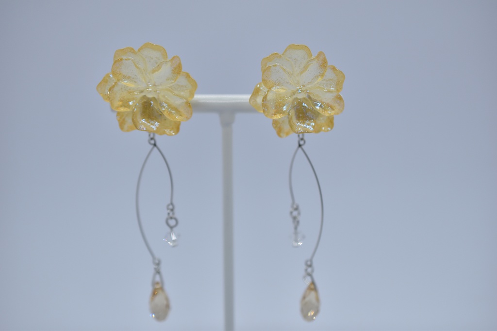 【再販不可】エルピスの花(バターイエロー) イメージピアス・イヤリング