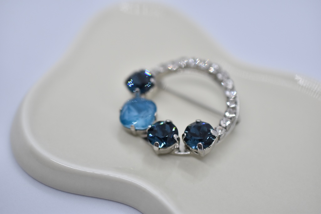 深海に揺蕩う ブローチ