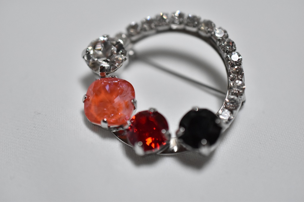 【受注制作】エース・トラッポラ イメージブローチ