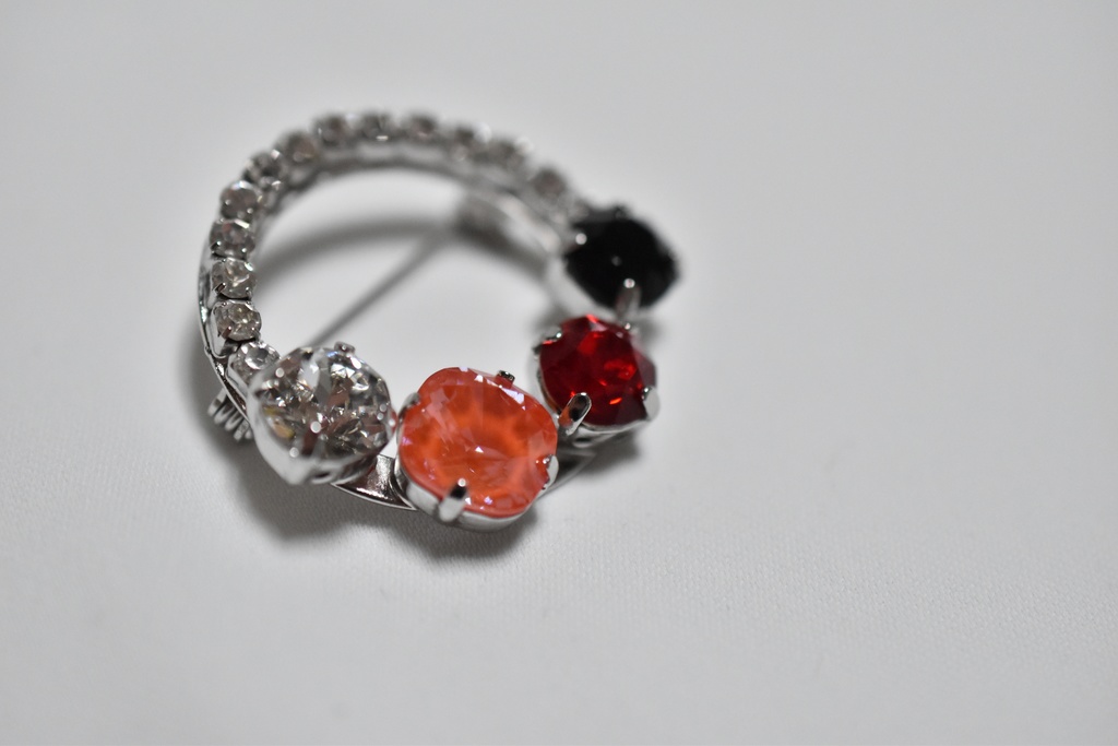 【受注制作】エース・トラッポラ イメージブローチ