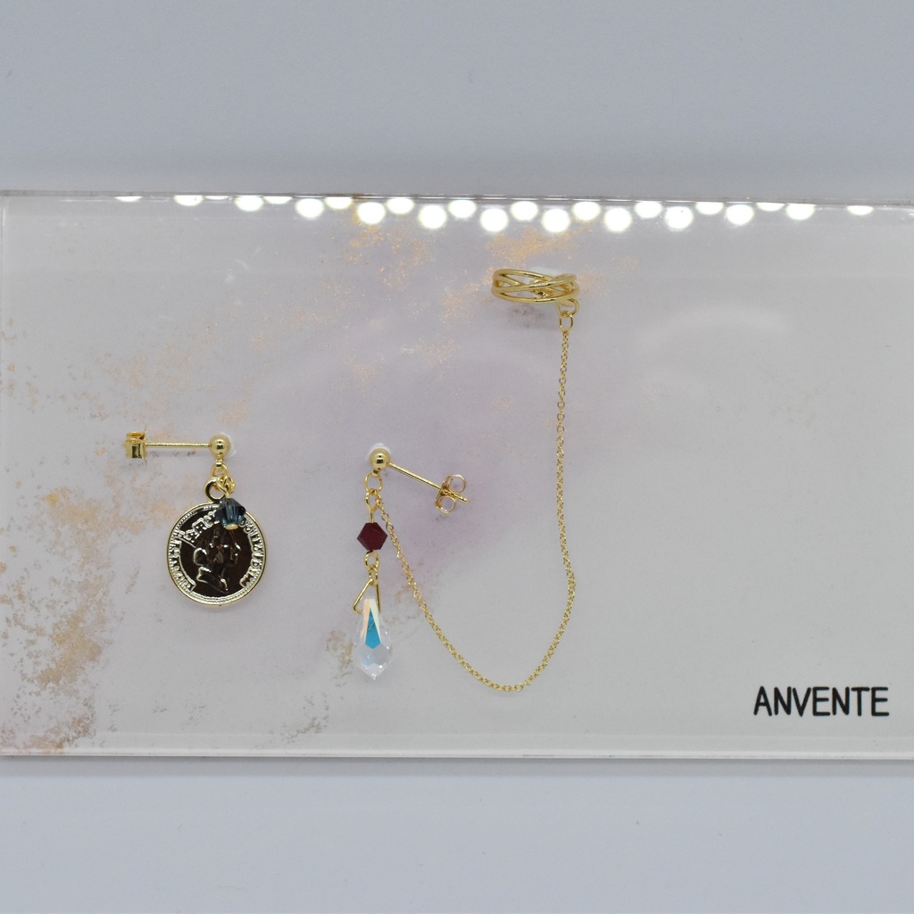 ヒューゴ・ヴラドイメージ イヤーカフ連結ピアス/イヤリング