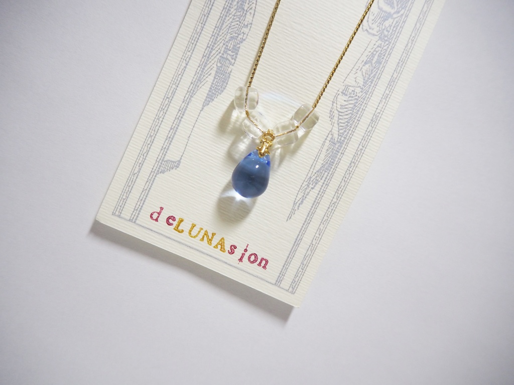 朝露のネックレス(ライトブルー)