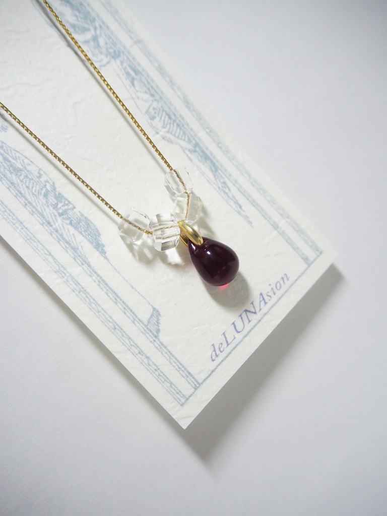 「夜露のネックレス(レッド)」