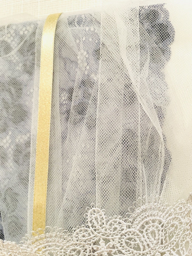 半立体展示作品「008 シーツ、愛を溶かして」