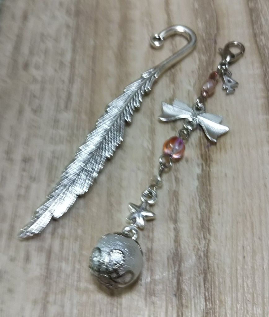 04カトルの数字付きブックマーカーv 隠れオタさんもお洒落にv