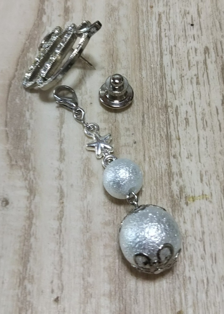 ガンダムWのタックピン(Wの花文字タックピン&チャーム)