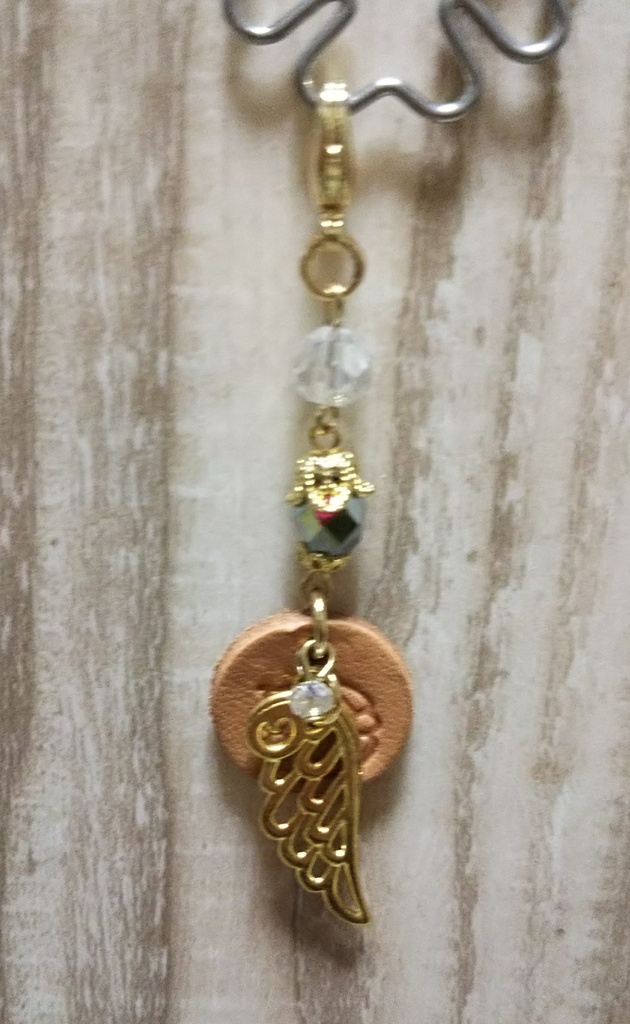 デュオの革タグ付きゴールドチャーム