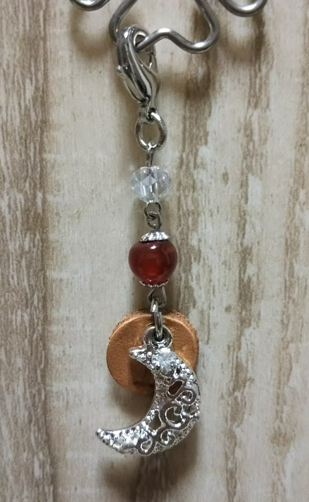 ヒイロの革タグ付きシルバーチャーム