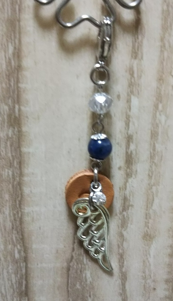 デュオの革タグ付きシルバーチャーム