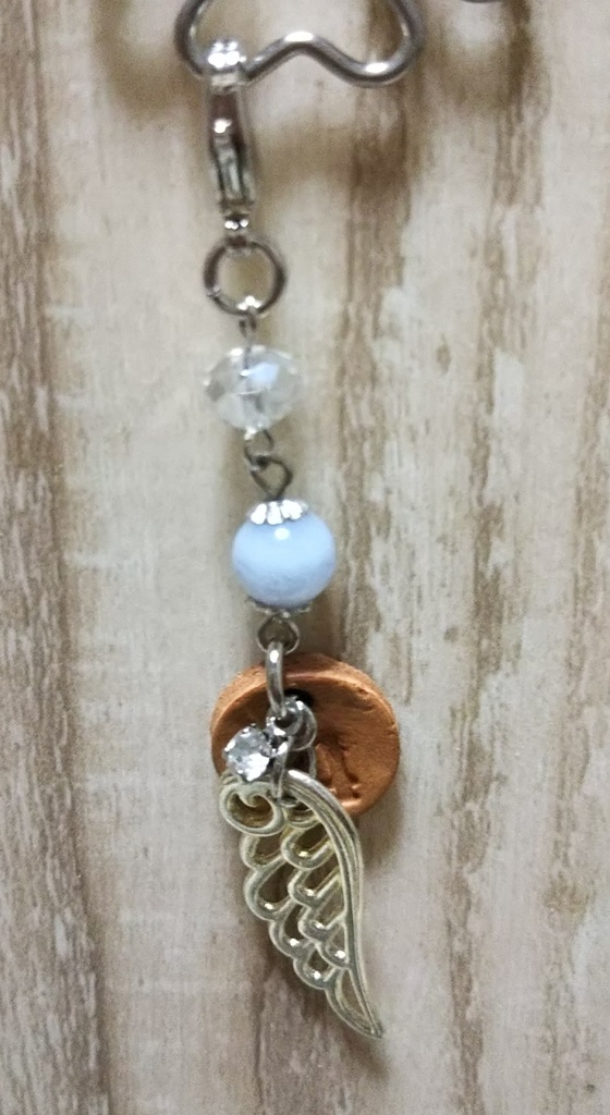 カトルの革タグ付きシルバーチャーム