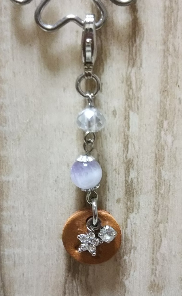 カトルの革タグ付きシルバーチャーム