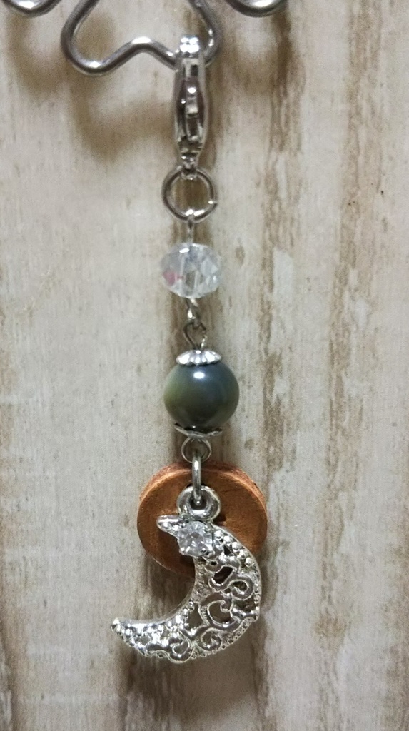 五飛の革タグ付きシルバーチャーム