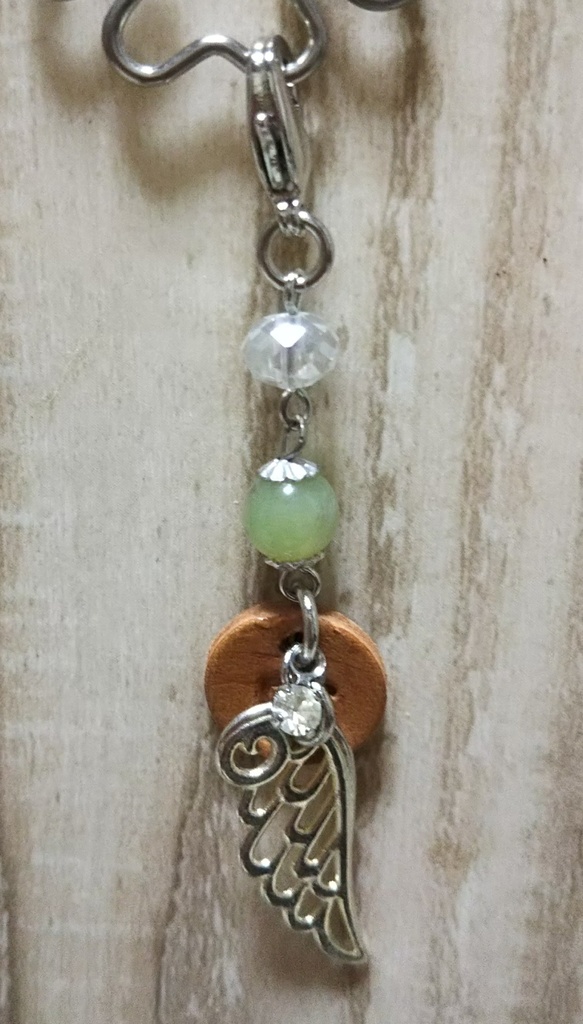 五飛の革タグ付きシルバーチャーム