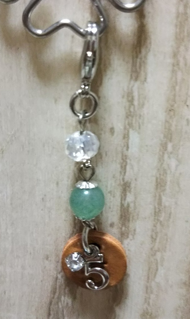 五飛の革タグ付きシルバーチャーム