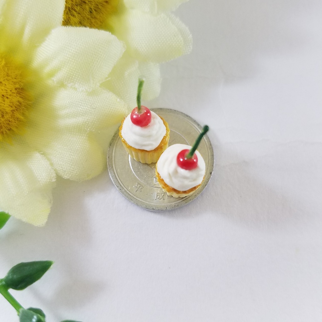 ミニチュアフード♡さくらんぼのカップケーキ2個セットす