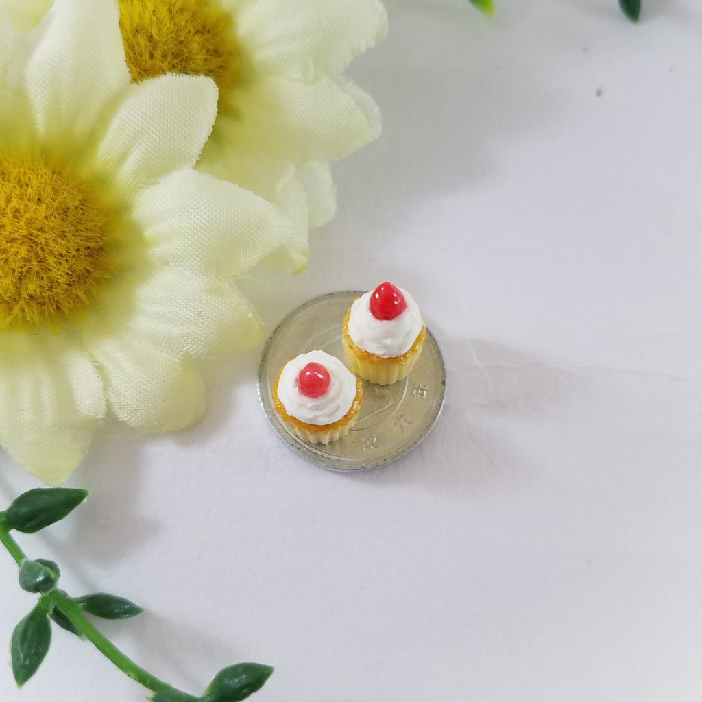 ミニチュアフード♡ふわふわホイップ苺のカップケーキ2個セット