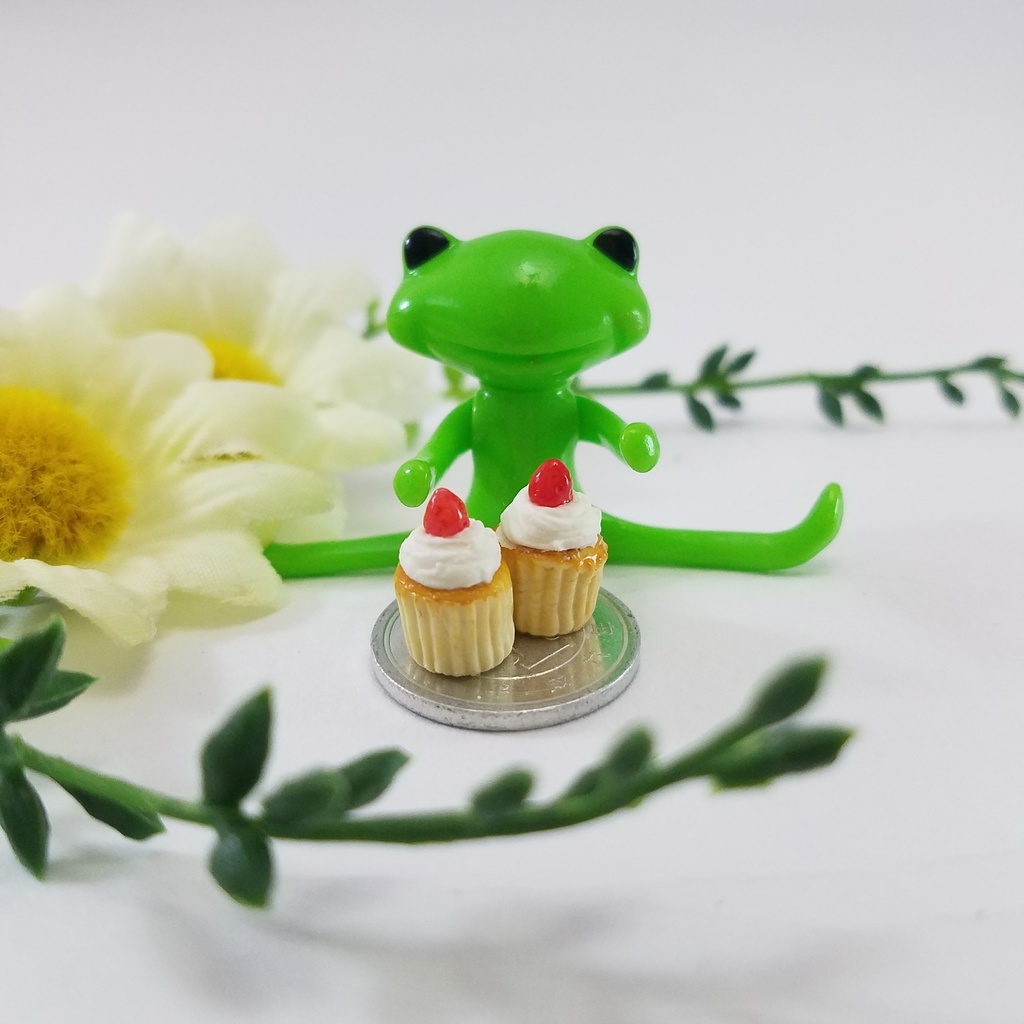 ミニチュアフード♡ふわふわホイップ苺のカップケーキ2個セット