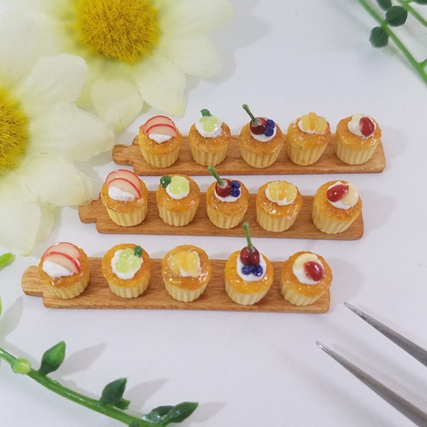 ミニチュアフード♡こんがりフルーツカップケーキ