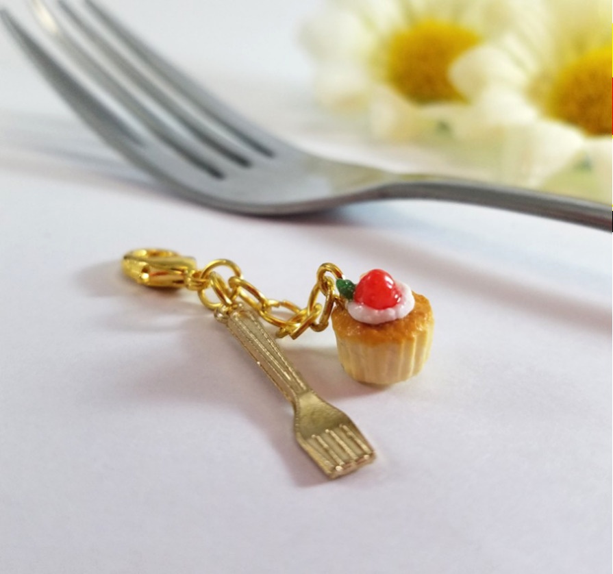 ミニチュアフードアクセサリー♡苺カップケーキフォーク付
