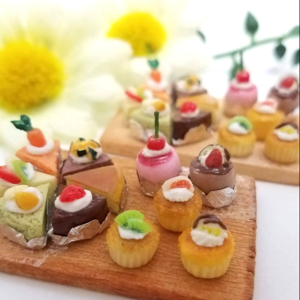 ミニチュアフード♡カラフルフルーツカットケーキ&こんがりカップケーキ