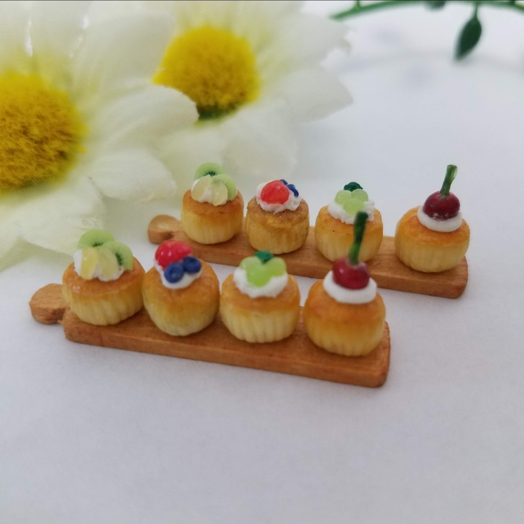 ミニチュアフード♡コロンとカワイイこんがりフルーツカップケーキカップ