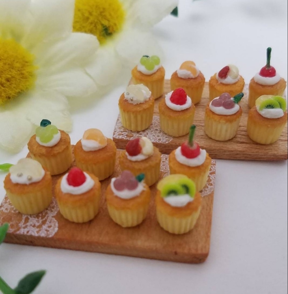 ミニチュアフード♡8種のこんがりフルーツカップケーキ