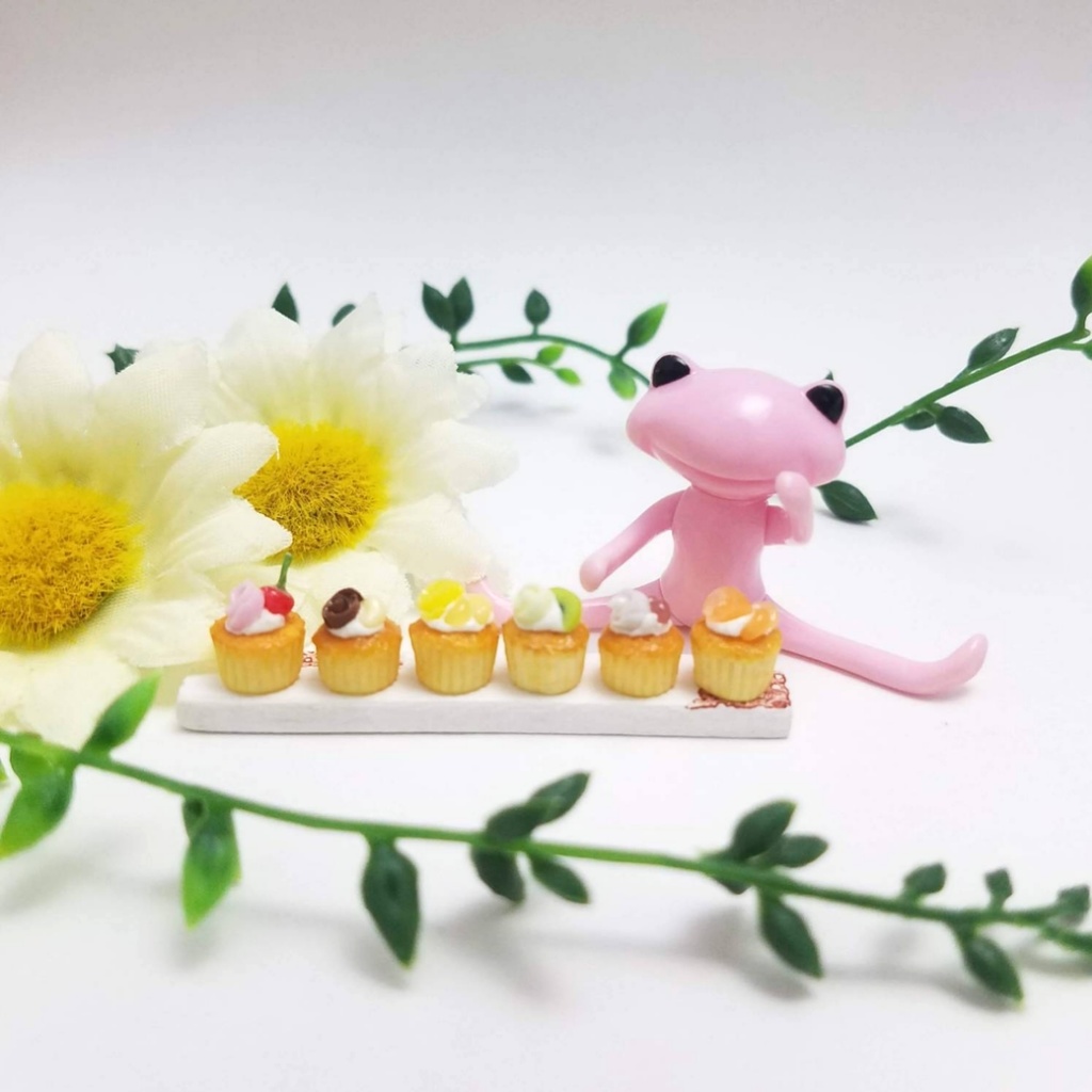 ミニチュアフード♡6種のローズコラボこんがりフルーツカップケーキ