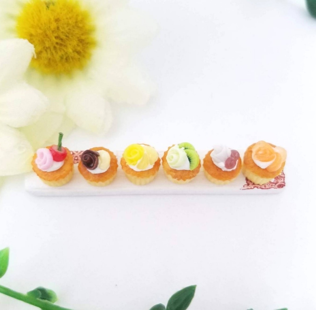 ミニチュアフード♡6種のローズコラボこんがりフルーツカップケーキ