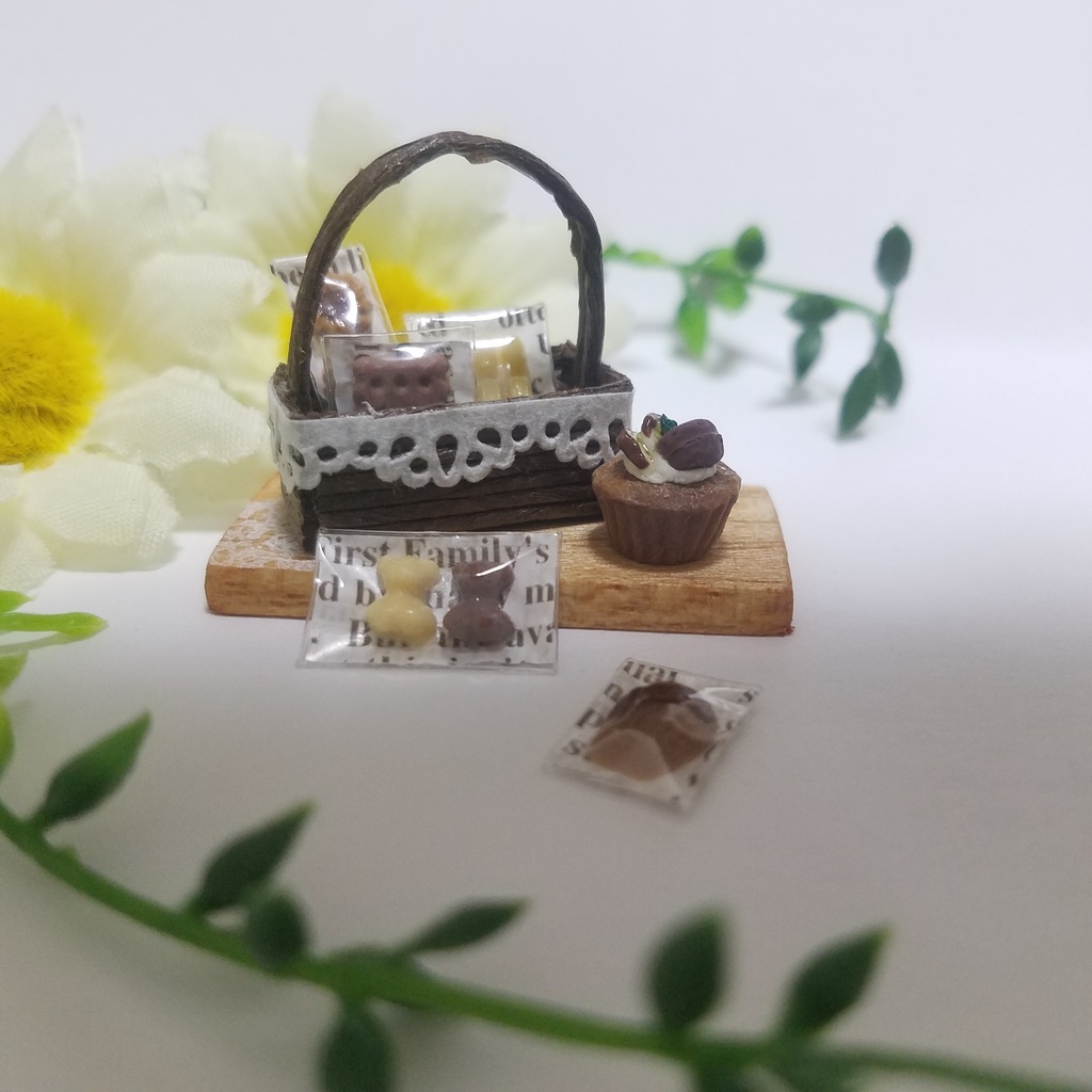 バレンタインスィーツバスケットandチョコレートカップケーキ