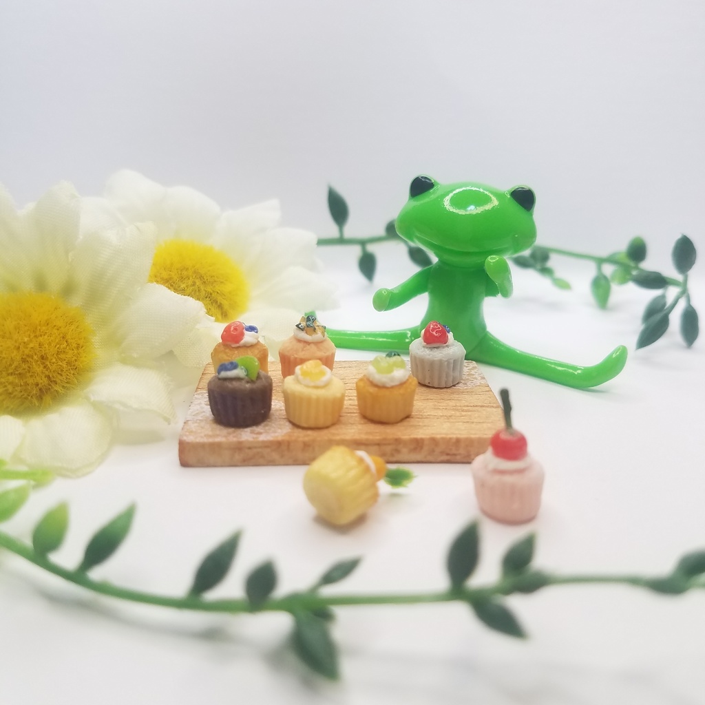 SALE!8種のカラフルフルーツカップケーキ♡ハンドメイドミニチュアフード