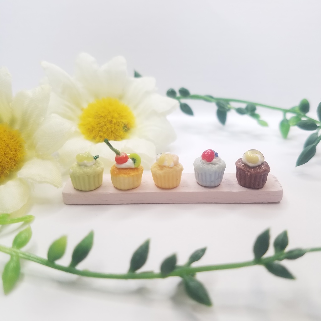 5種のカラフルフルーツカップケーキ♡ハンドメイドミニチュアフード