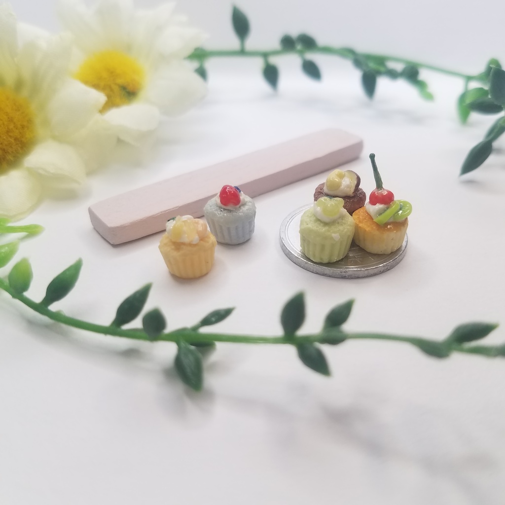 5種のカラフルフルーツカップケーキ♡ハンドメイドミニチュアフード