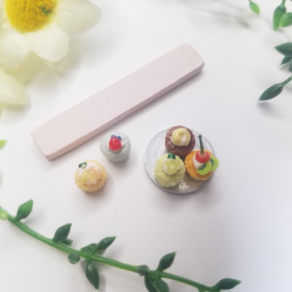 5種のカラフルフルーツカップケーキ♡ハンドメイドミニチュアフード