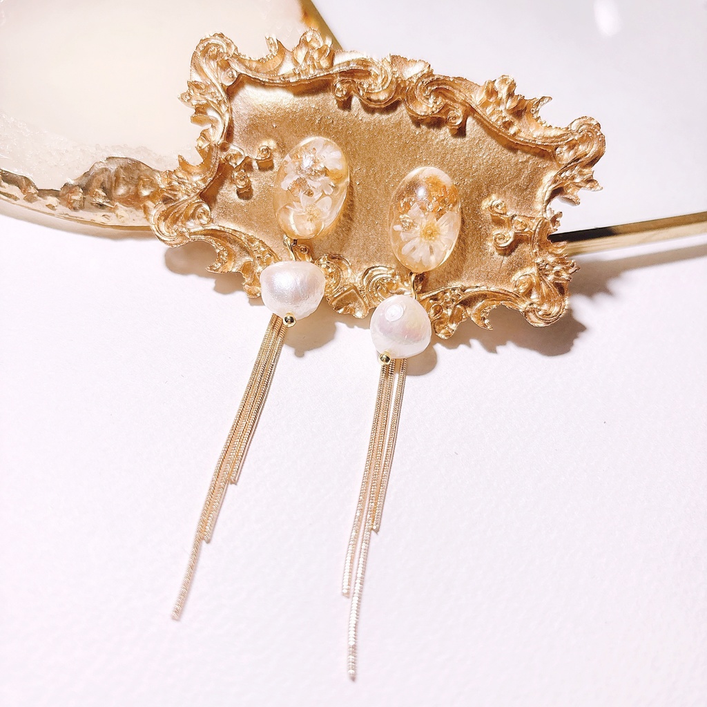 お花を閉じ込めたピアス