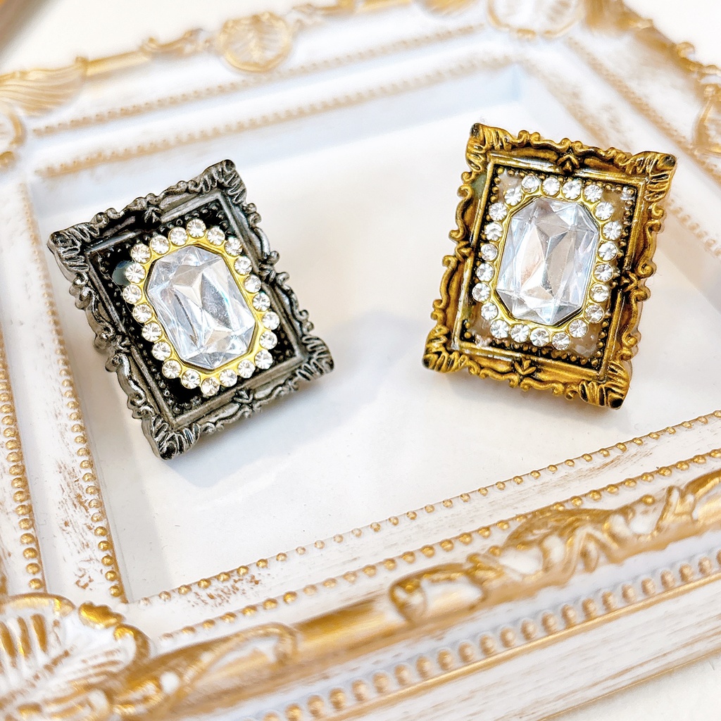 額縁とビジューのリング