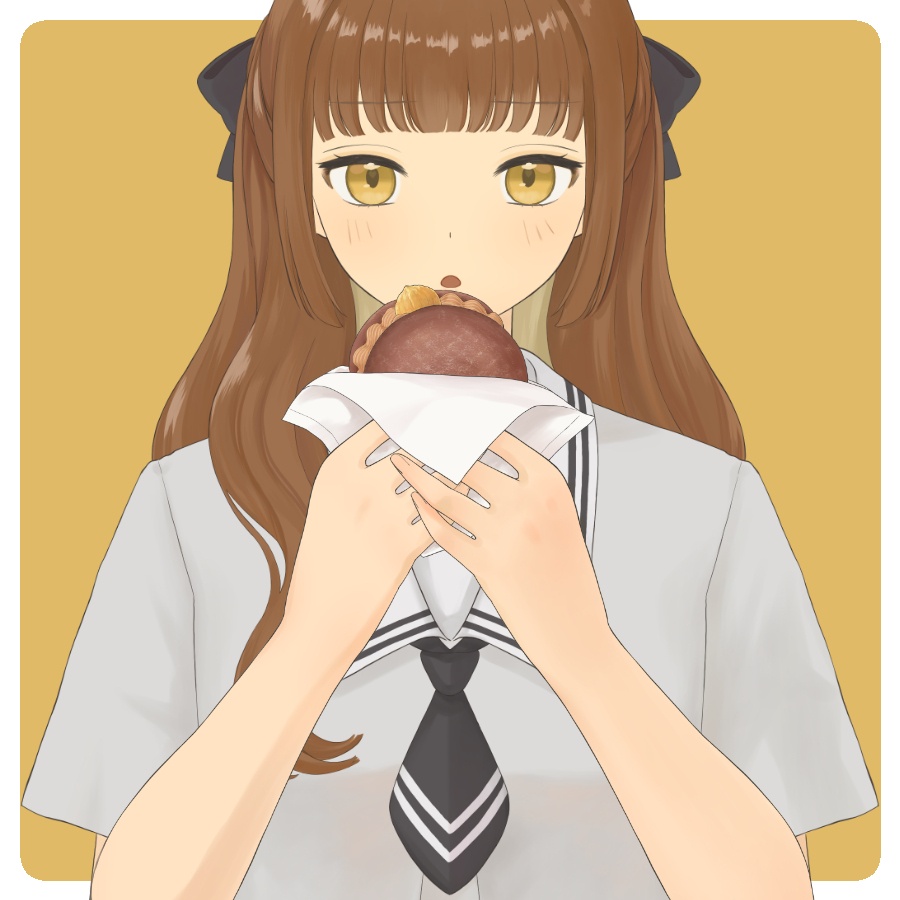 マロンドーナツを持つ手