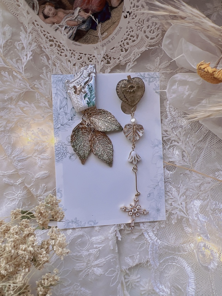 【白夜の贈り物】 海の涙と祈りの花 イヤリング