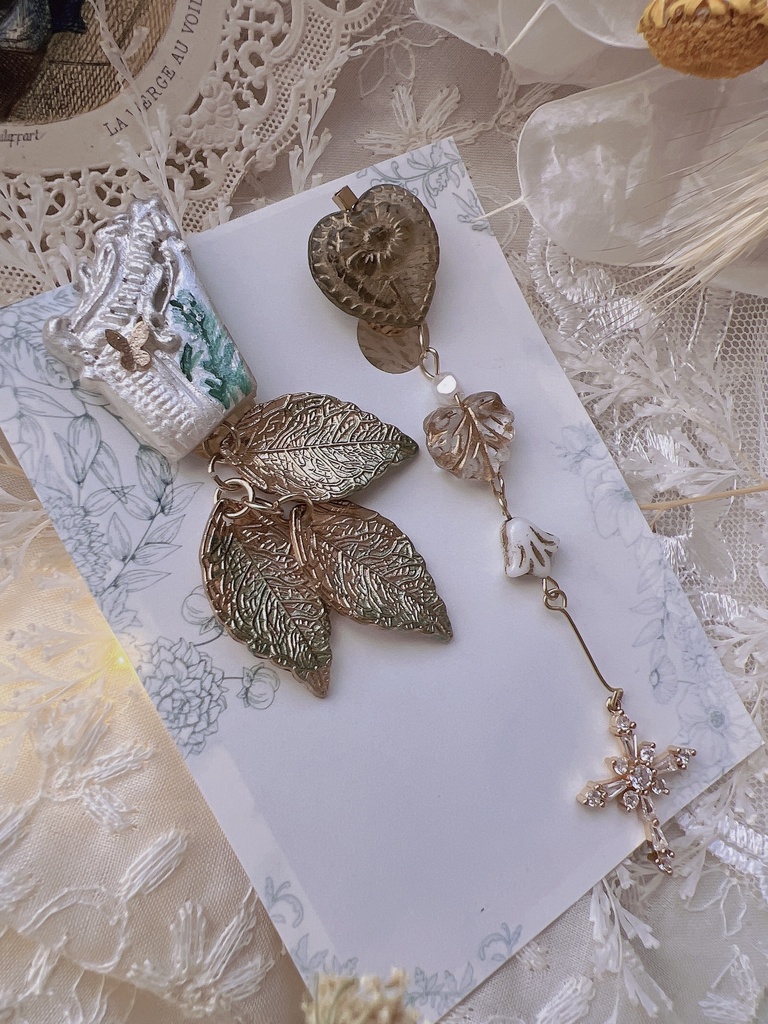 【白夜の贈り物】 海の涙と祈りの花 イヤリング