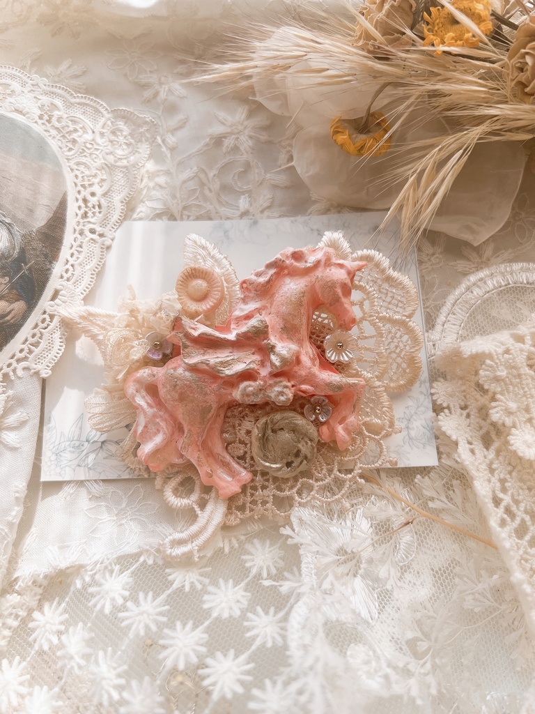 【白夜の贈り物】 ユニコーンオーナメントブローチ