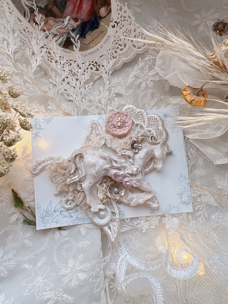 【白夜の贈り物】　ユニコーンオーナメントブローチ