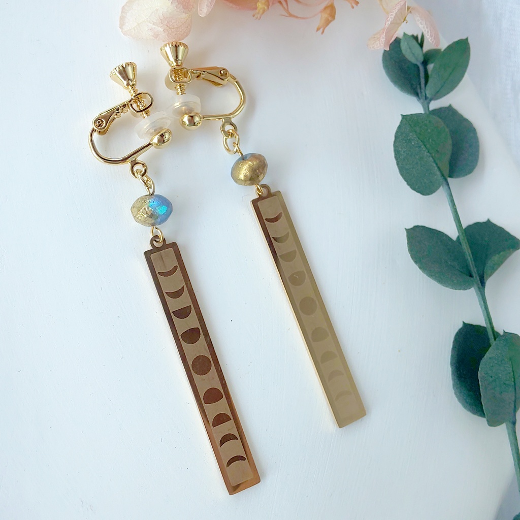 【刀剣乱舞】三日月宗近（初の姿）イメージイヤリング/ピアス