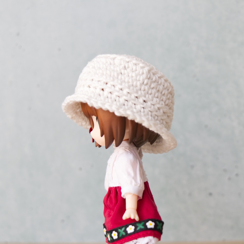 シンプルなバケットハット