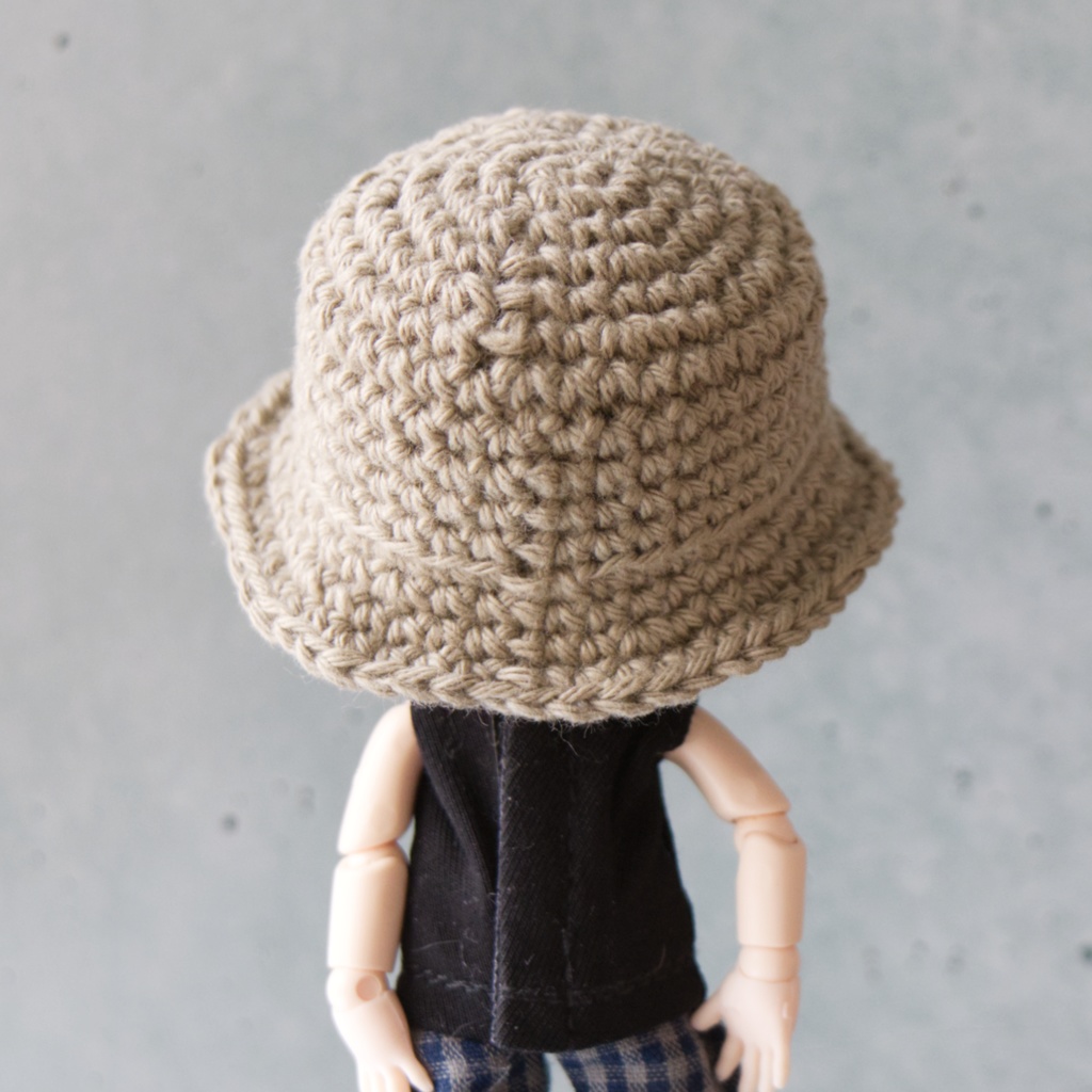 シンプルなバケットハット