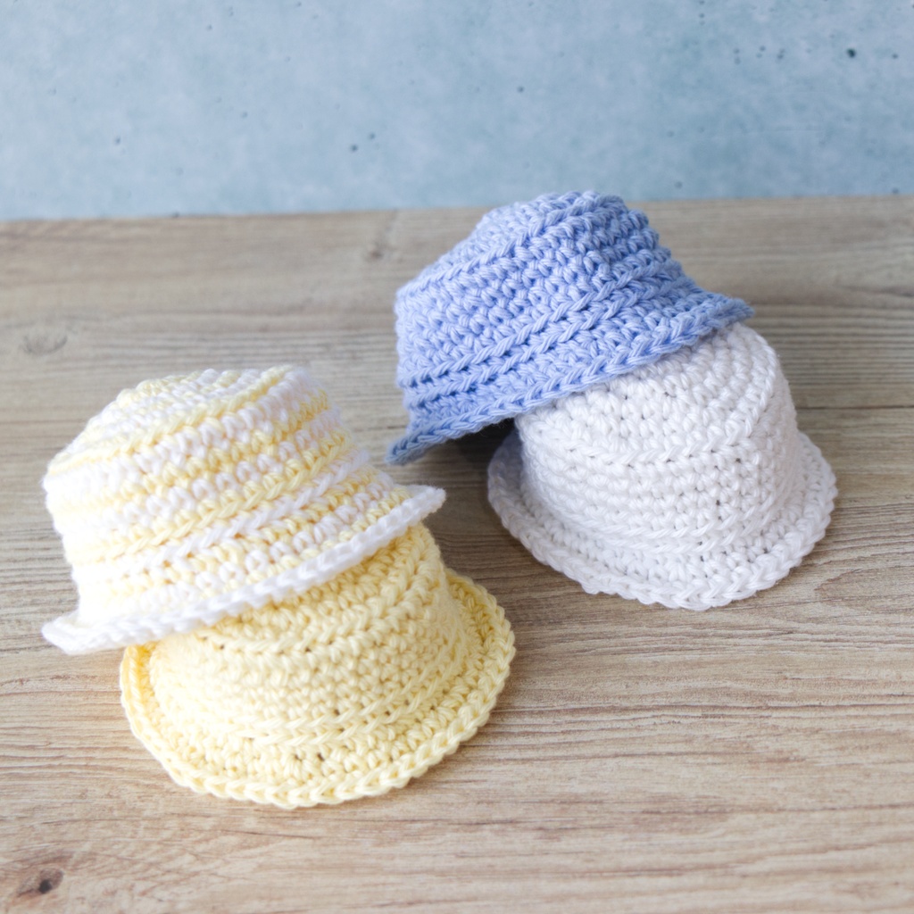 シンプルなバケットハット