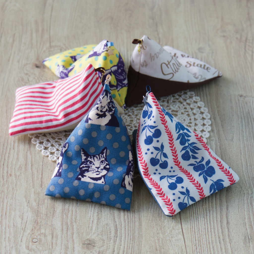 三角クッションソファ