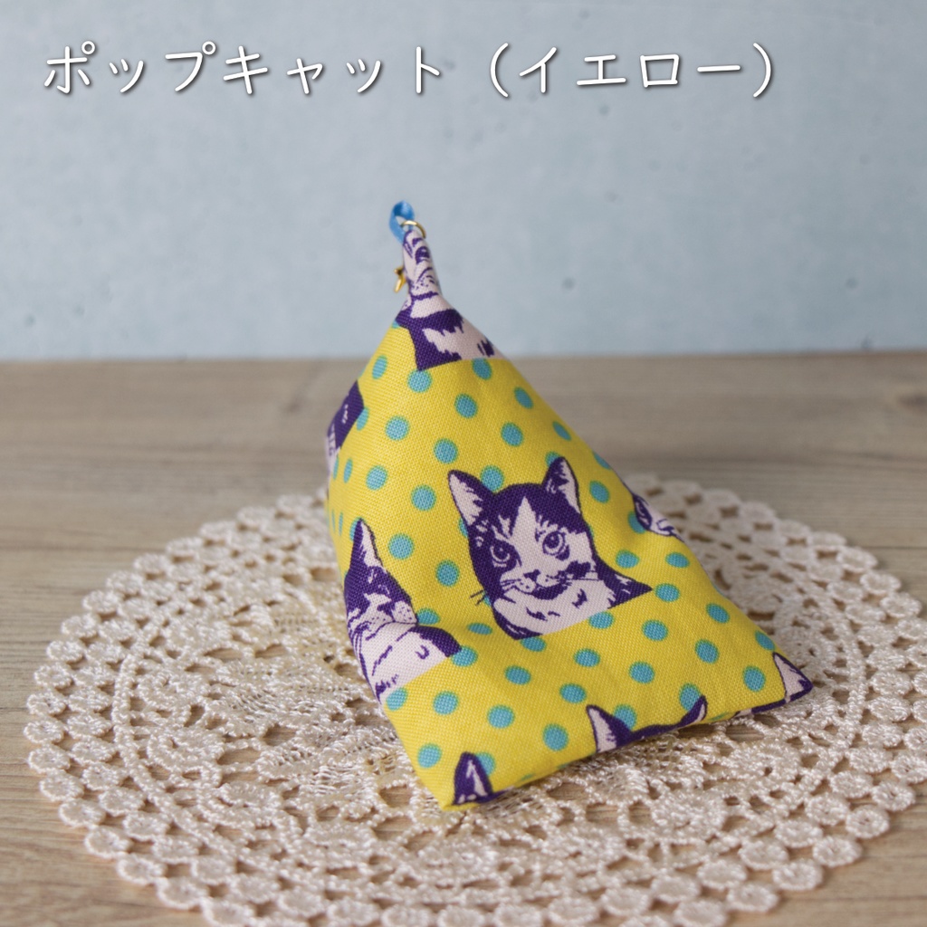 三角クッションソファ